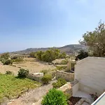 Villa Ta Guza