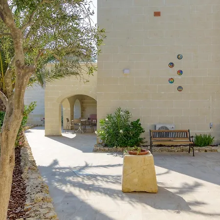 Villa Ta Guza *